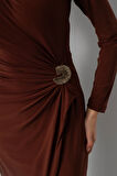 Kadın Kahverengi Aksesuar Detay Midi Elbise