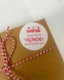 Senin için Hazırlandı İçinde Mutluluk Var Kalpli kırmızı 5 cm Yuvarlak Yapışkanlı Sticker 100 Adet  