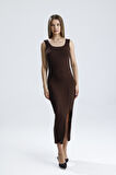 KOLSUZ KARE YAKA YIRMAÇLI ÖRME VİSKON ELBİSE | ELB36253 Kahve