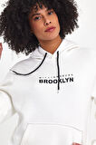 Kadın Kapşonlu Rahat Kalıp İçi Polarlı 3 iplik  W. Brooklyn Baskılı Swetashırt spr24swk04 