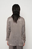 KADIN DESENLİ YANDAN BAĞLAMALI GRİ RENK GÖMLEK
