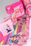 DEKOMUS İLE YENİ SEZON LİSANSLI BARBIE'NİN KIŞ KOLEKSİYONU OKUL VE KALEM ÇANTASI İLE BESLENME KABI,MATARA FULL KIRTASİYE SETİ