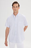 Erkek Beyaz-mavi Comfort Fit Rahat Kesim Düğmeli Yaka Kareli Kısa Kollu Gömlek