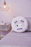 Sanrio Lisanslı Kuromi Hafızalı 40 Cm Şekerleme Yastığı – PU Dolgulu Boyun Destekli Yumuşak Uyku ve Dekoratif Yastık