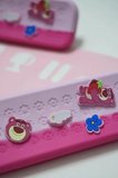 Disney Pixar Lisanslı Lotso 21,5 Cm Fermuarlı Kalemlik – Oymalı Özel Tasarım