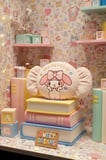 Sanrio Lisanslı My Melody Peluş Yastık – Yumuşacık Şeker Figürlü Dekoratif Seri 38 Cm