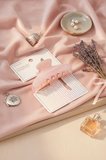 Miniso Lisanslı Pembe Işıltılı Kıskaç Toka - İnci Pembesi Parlak Yüzeyli PVC Saç Aksesuarı ve Güçlü Tutuşlu Toka