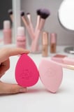Sanrio Lisanslı Hello Kitty Makyaj Süngeri Seti – Pürüzsüz Uygulama Sunan 2’li Paket