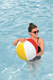 Summer Essential™ Büyük Deniz Topu 61 cm: Yazın Olmazsa Olmazı, Eğlence Seninle!