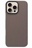 Fuchsia iPhone 16 Pro Max Uyumlu Manyetik Şarj Özellikli Lens Standlı Kevlar Telefon Kılıfı