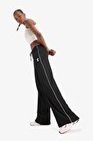 DeFactoFit NBA Miami Heat Wide Leg Çift Cepli Geniş Paça Standart Boy Krinkıl Kumaş Sporcu Pantolon D8804AX25SPBK81
