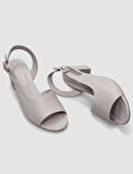 %100 Hakiki Deri Gri Toka Detaylı Kadın Topuklu Sandalet