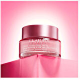 Clarins Multi Active - Stresin Etkileriyle Savaşan Yaşlanma Karşıtı Nemlendirici SPF 15  50 ml