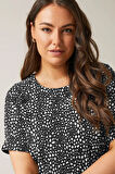 Büyük Beden Kısa Kollu Bisiklet Yaka Desenli Bluz 615913