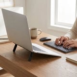 Roichil® 2 Kademeli Katlanabilir Laptop Standı – Kendiliğinden Güçlü Yapışkanlı, Ergonomik Tablet Yükseltici