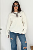 Kadın Dekoratif Yakalı Likralı Sweatshirt – Konforlu & Karakterli Stil