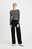DeFacto Slim Fit Dar Kesim Çizgili Kayık Yaka Triko Kazak C9217AX24WNBK56