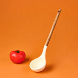 Ahşap Saplı Silikon Kepçe - Krem / Kahverengi