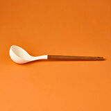 Ahşap Saplı Silikon Kepçe - Krem / Kahverengi