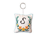 Uretti - Sibel 2453 0357 El Yapımı S Harfi Kanaviçe Anahtarlık