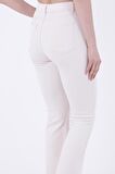 Geniş Paçalı ve Yüksek Belli Paçaları Dikişsiz Detaylı Esnek Mom Fit Kadın Kot Pantolon Natural