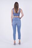 Paçaları Dikişsiz ve Yüksek Belli Cepli Astarsız Kadın Kot Pantolon Mom Fit Jean Açık Mavi Denim