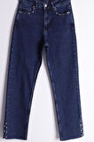 Paçaları Taşlı ve Yırtmaçlı Cepli Yüksek Belli Mom Fit Kadın Jean Kot Pantolon Düz Koyu Rins Denim