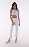 Önü Dekoratif Taş Detaylı ve Paçaları Dikişsiz Bilek Boy Mom Fit Kadın Jean Pantolon Beyaz
