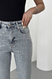 Leopar Taşlı ve Yüksek Belli Dikişsiz Paçalı Bilek Boy Mom Fit Kadın Kot Pantolon Açık Mavi Jean