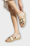 Kadın Tokalı Hasır Tek Bant Lastik Detaylı Sandalet KREM