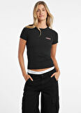 Guess Jeans Yuvarlak Yaka Baskılı Siyah Kadın T-Shirt Guess Jeans Kadın Slim Fit T-Shirt