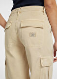 Guess Jeans Yüksek Bel Regular Fit Bej Kadın Pantolon Guess Jeans Kadın Kargo Pantolon