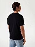 Guess Erkek Siyah Patch Detaylı Tişört