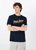 Guess Jeans Bisiklet Yaka Desenli Lacivert Erkek T-Shirt M5GI54K8FQ4A71W GJ SS CN REG 1981