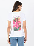 Guess Yuvarlak Yaka Baskılı Beyaz Kadın T-Shirt CN SS BACK PRINT TEE - ECO HEAVY AR