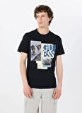 Guess Bisiklet Yaka Desenli Siyah Erkek T-Shirt M5GI04I3Z14JBLK SS CN SAIL BOAT