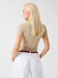 Guess Kısa Kollu Bisiklet Yaka Yılan Desenli Üçgen Kadın Bej T-shirt W6YI31K4350-A117