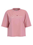 Guess V5RI12I3Z14G6J8 GUESS SIGNATURE TEE Pembe Yuvarlak Yaka Box Fit Desenli Kadın T-Shirt