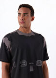 Guess Z5GI05I3Z14JBLK KOCHA CN T-SHIRT Siyah Yuvarlak Yaka Oversized Desenli Erkek T-Shirt