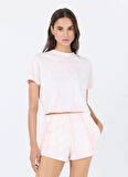 Guess V5GI19I3Z14F6EX GENZIANA CROP TEE Pembe Yuvarlak Yaka Box Fit Desenli Kadın T-Shirt