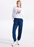 Guess Yuvarlak Yaka Baskılı Beyaz Kadın Sweatshırt Studded Kadın Sweatshirt