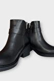 Kadın Toka Detaylı Fermuarlı Kalın Topuk Bot SİYAH