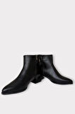 Toka Detaylı Sivri Burun Topuklu Kadın Bot SİYAH