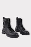 Kaydırmaz Taban Fermuarlı Postal Kadın Bot SİYAH - GÜMÜŞ
