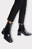 Kalın Topuk Sivri Burun Fermuarlı Kadın Bot SİYAH