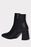 Kalın Topuk Sivri Burun Fermuarlı Kadın Bot SİYAH