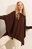 Kadın Kahverengi Oversize Yırtmaçlı Panço Triko Kazak  HZL23W-BD1100761
