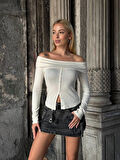 Kadın Beyaz Madonna Yaka  Düğme Detaylı Crop Bluz HZL25W-ZK11491