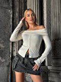 Kadın Beyaz Madonna Yaka  Düğme Detaylı Crop Bluz HZL25W-ZK11491