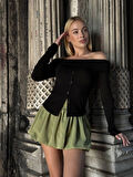 Kadın Siyah Madonna Yaka  Düğme Detaylı Crop Bluz HZL25W-ZK11491